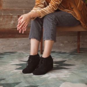 TOMS Kala Wedge Booties Black Suede Leather Boots Ankle Booties Size 9